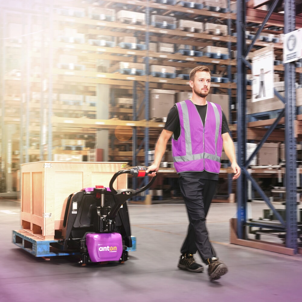 Immagine del prodotto n. 12: AntOn di Jungheinrich transpallet elettrico PTL 1.5 con ruote di supporto, extra largo per pallet speciali, portata 1.500 kg, lunghezza forche 1.150 mm