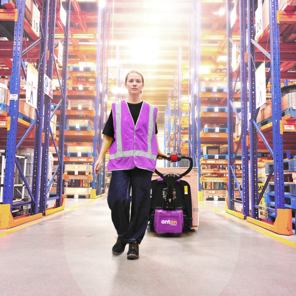 Immagine del prodotto n. 13: AntOn di Jungheinrich transpallet elettrico PTL 1.5, extra largo per pallet speciali, portata 1.500 kg, lunghezza forche 1.150 mm