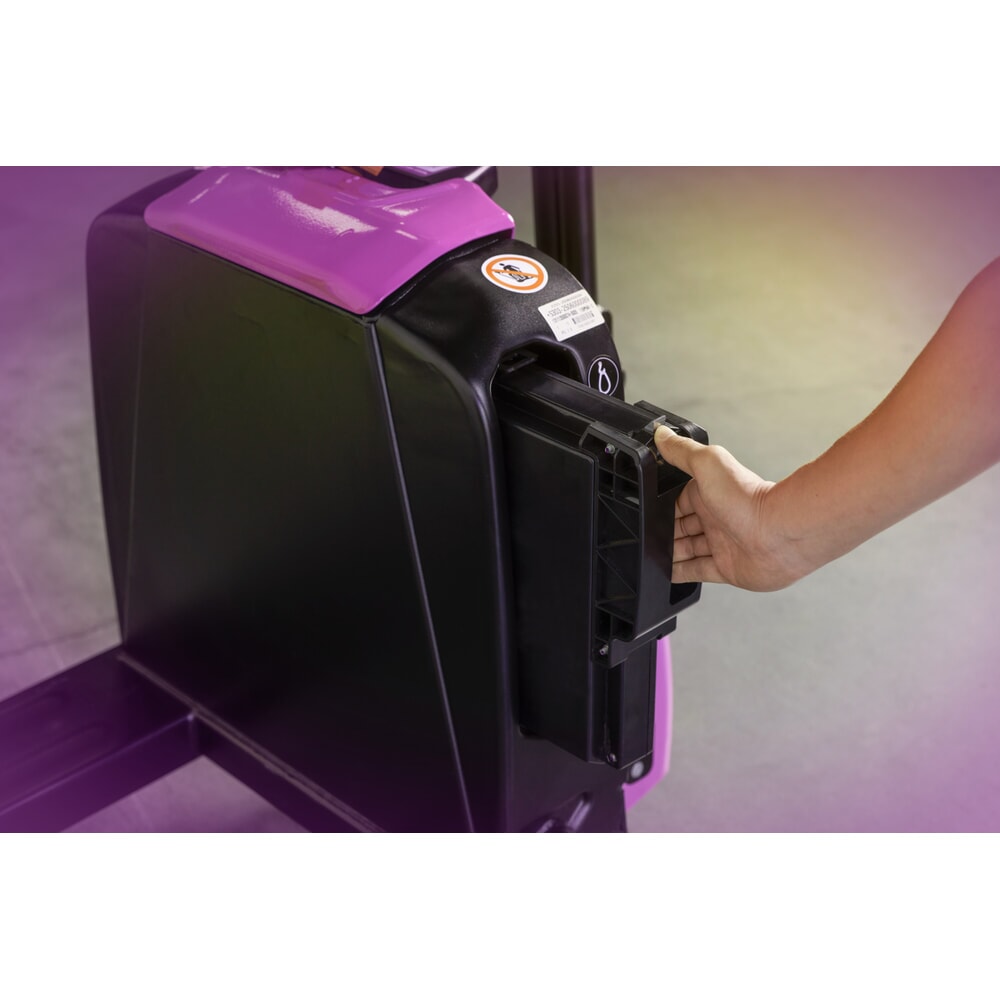 Immagine del prodotto n. 11: AntOn di Jungheinrich transpallet elettrico PTL 1.5 con ruote di supporto, extra largo per pallet speciali, portata 1.500 kg, lunghezza forche 1.150 mm