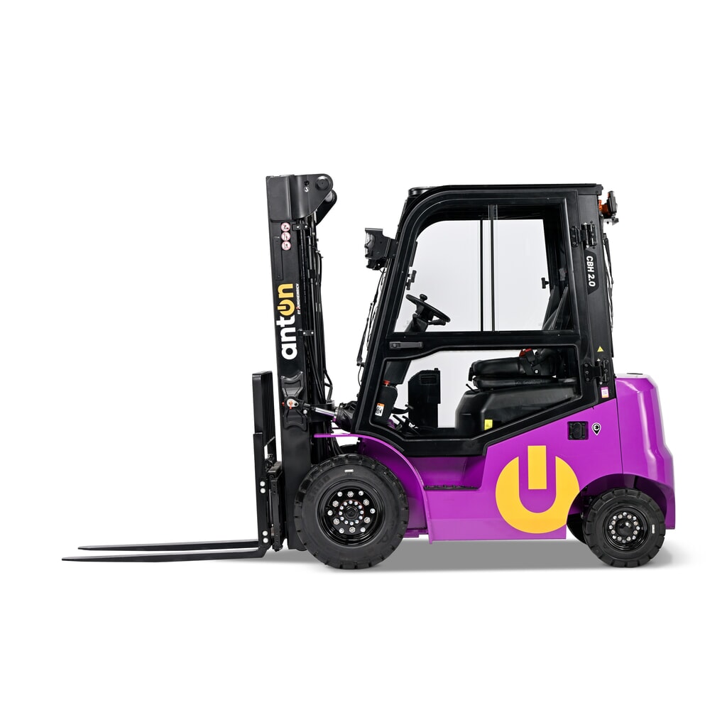 Immagine del prodotto: AntOn by Jungheinrich carrello elevatore elettrico CBH 2.0 con montante telescopico triplo, altezza di sollevamento 4.800 mm, portata 2.000 kg, cabina protettiva contro le intemperie Comfort, incl. caricabatterie incorporato