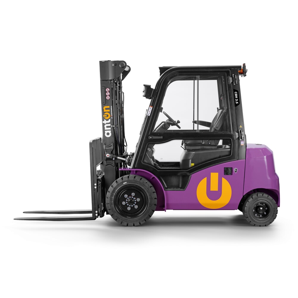 Immagine del prodotto n. 4: AntOn by Jungheinrich carrello elevatore elettrico CBH 3.5 con montante telescopico triplo, altezza di sollevamento 4.800 mm, portata 3.500 kg, cabina protettiva contro le intemperie Comfort, incluso il caricabatteria esterno da 80 V, 60 A, CEE, 5 poli