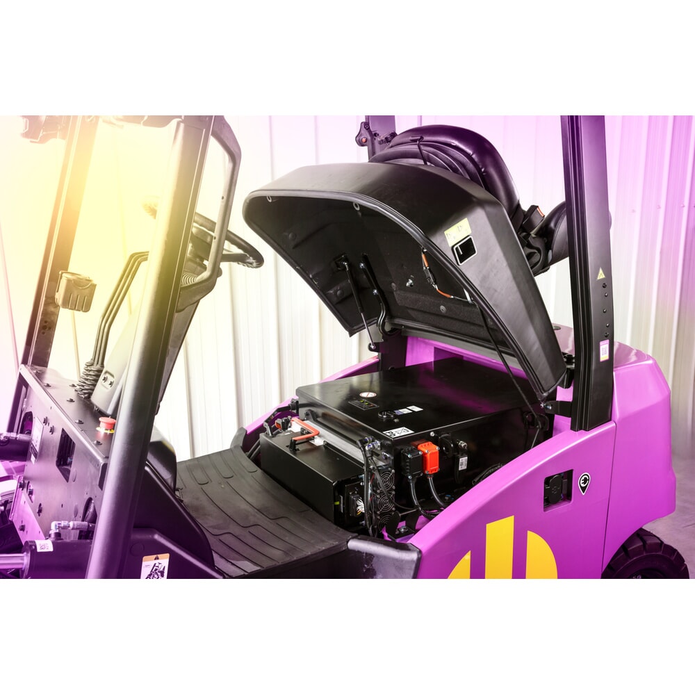 Immagine del prodotto n. 6: Carrello elevatore elettrico AntOn di Jungheinrich CBH 3.0 con montante telescopico triplo, altezza di sollevamento 4.800 mm, portata 3.000 kg, cabina protettiva contro le intemperie Comfort, incl. caricabatterie esterno 80 V, 60 A, CEE, 4 poli