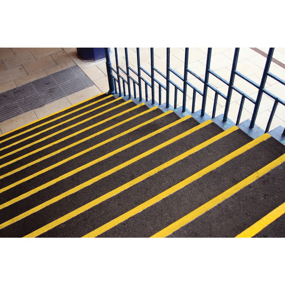 Immagine del prodotto n. 4: COBA Profilo anti-scivolo per gradini COBAGRiP® Stair Tread, HxLxP 5,5 x 1.000 x 345 mm, nero/giallo