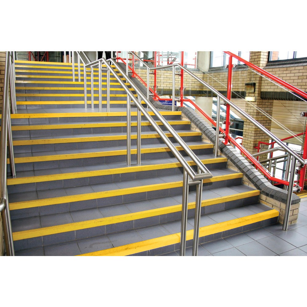Immagine del prodotto n. 3: COBA Profilo anti-scivolo per gradini COBAGRiP® Stair Nosing, HxLxP 5,5 x 1.000 x 55 mm, giallo