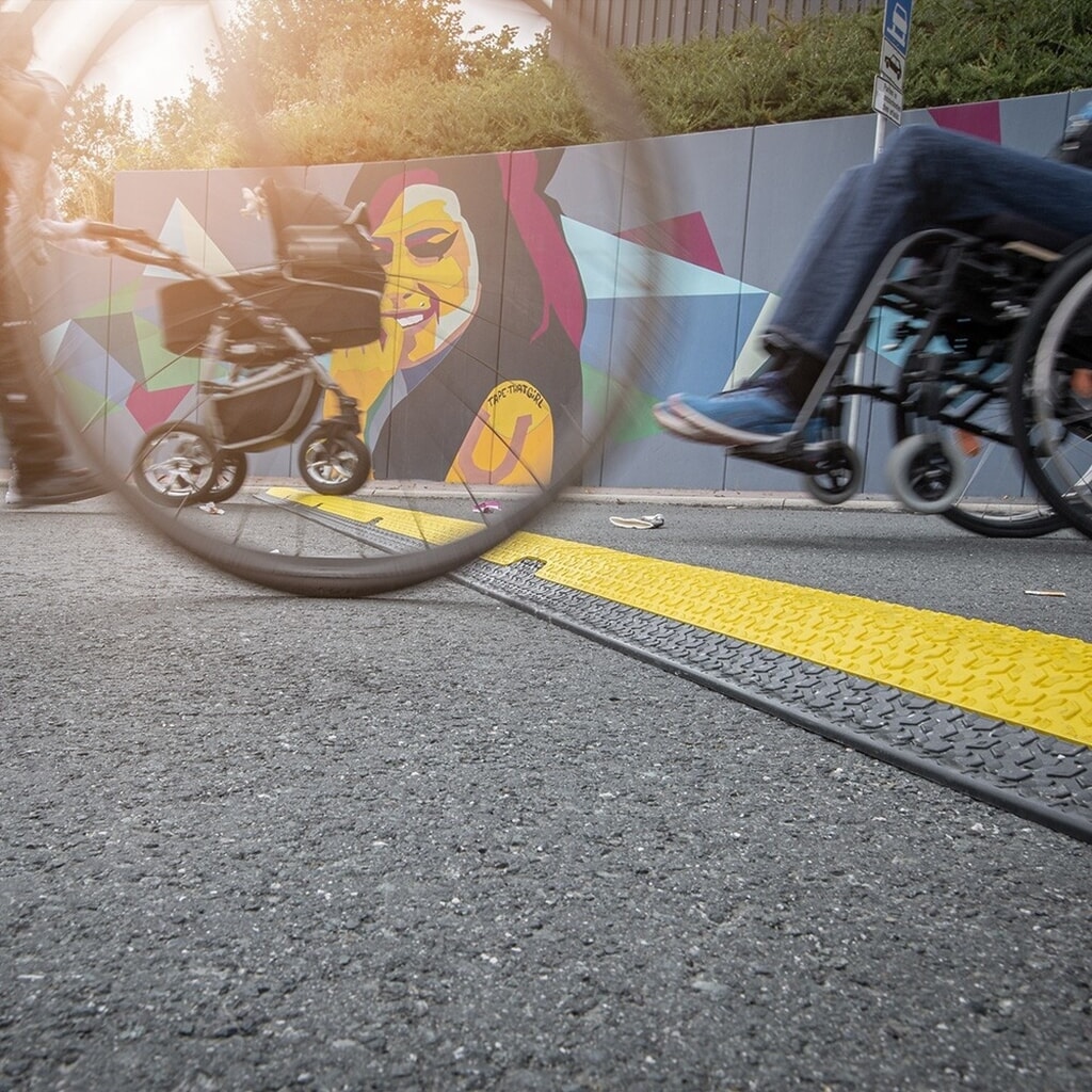 Immagine del prodotto n. 6: Defender® by Adam Hall Canalina passacavi MICRO 2, 2 canali, nero/giallo