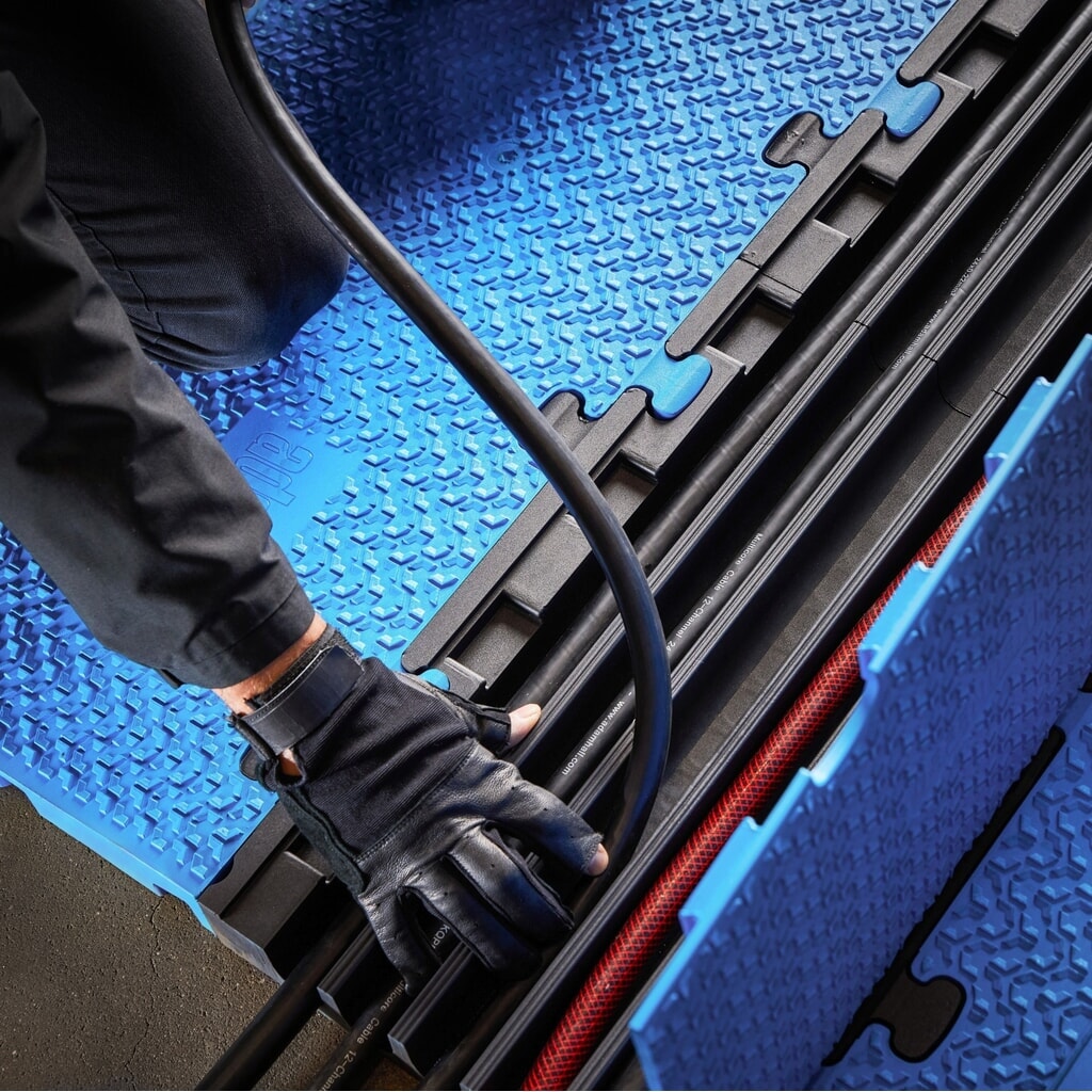 Defender® by Adam Hall Canalina passacavi MIDI 5, pezzo centrale 2D, 5 canali, blu Immagine del prodotto n. 6: Defender® by Adam Hall Canalina passacavi MIDI 5, pezzo centrale 2D, 5 canali, blu
