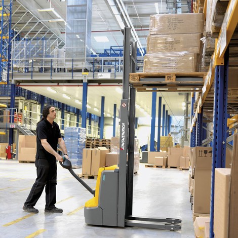 Carrello elettrico Jungheinrich EJC 110/ZT- montante telescopico doppio