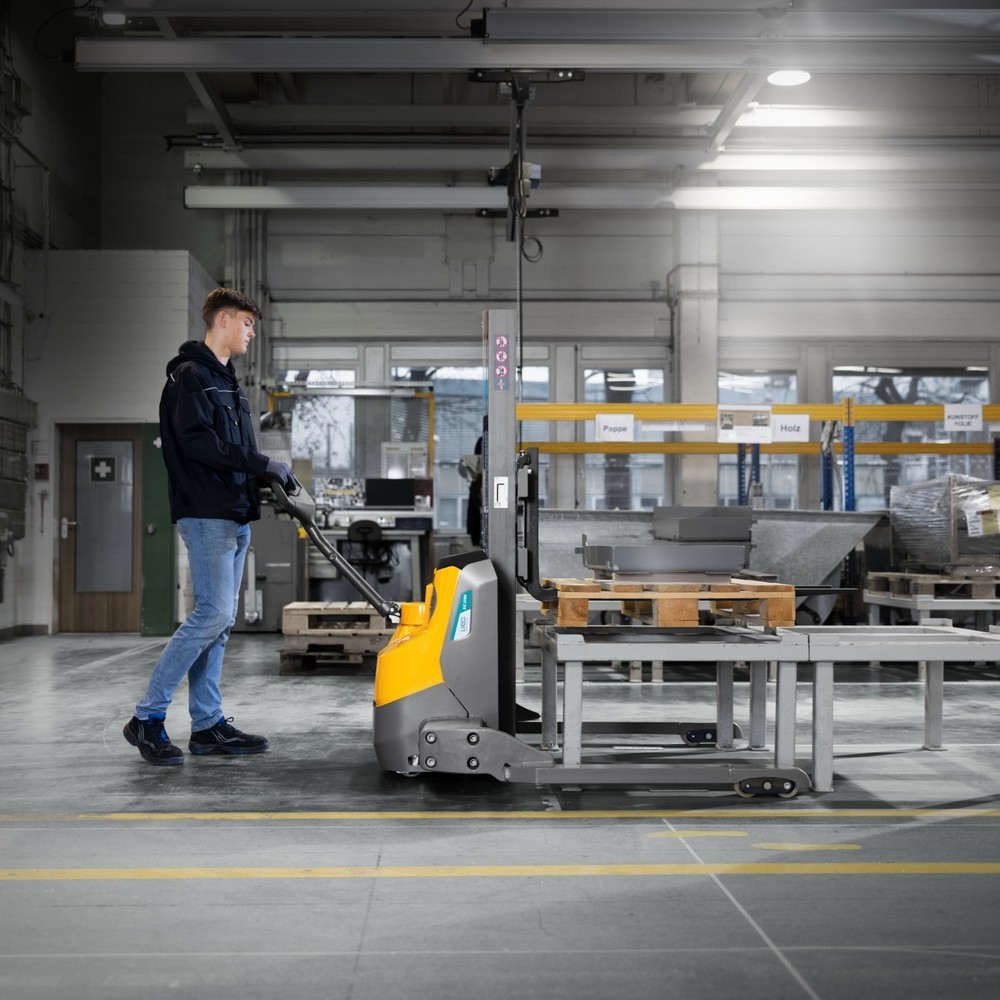 Immagine del prodotto n. 9: Elevatore elettrico Jungheinrich EJC 110bi E, montante singolo, altezza di sollevamento 2.030 mm, portata 1.000 kg, idraulico proporzionale, distanza tra le razze di 1.270 mm