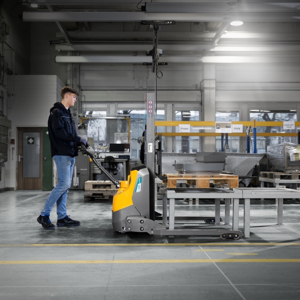 Immagine del prodotto n. 9: Jungheinrich stoccatore elettrico EJC 110bi E, montante singolo, altezza di sollevamento 1.230 mm, portata 1.000 kg, idraulico proporzionale, distanza tra le razze di 891 mm