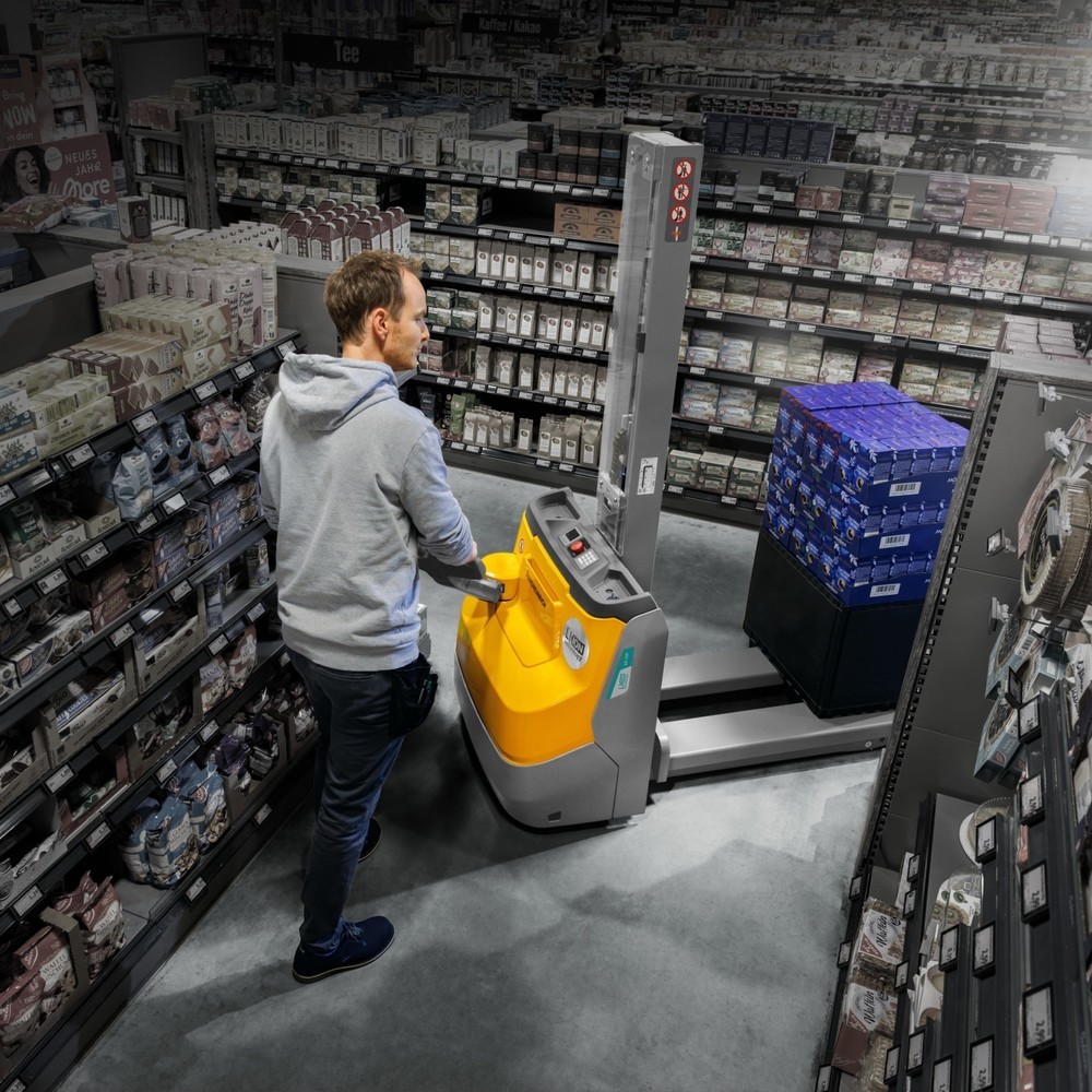 Immagine del prodotto n. 2: Elevatore elettrico Jungheinrich EJC 110i E, montante singolo, altezza di sollevamento 1.630 mm, portata 1000 kg, idraulico proporzionale