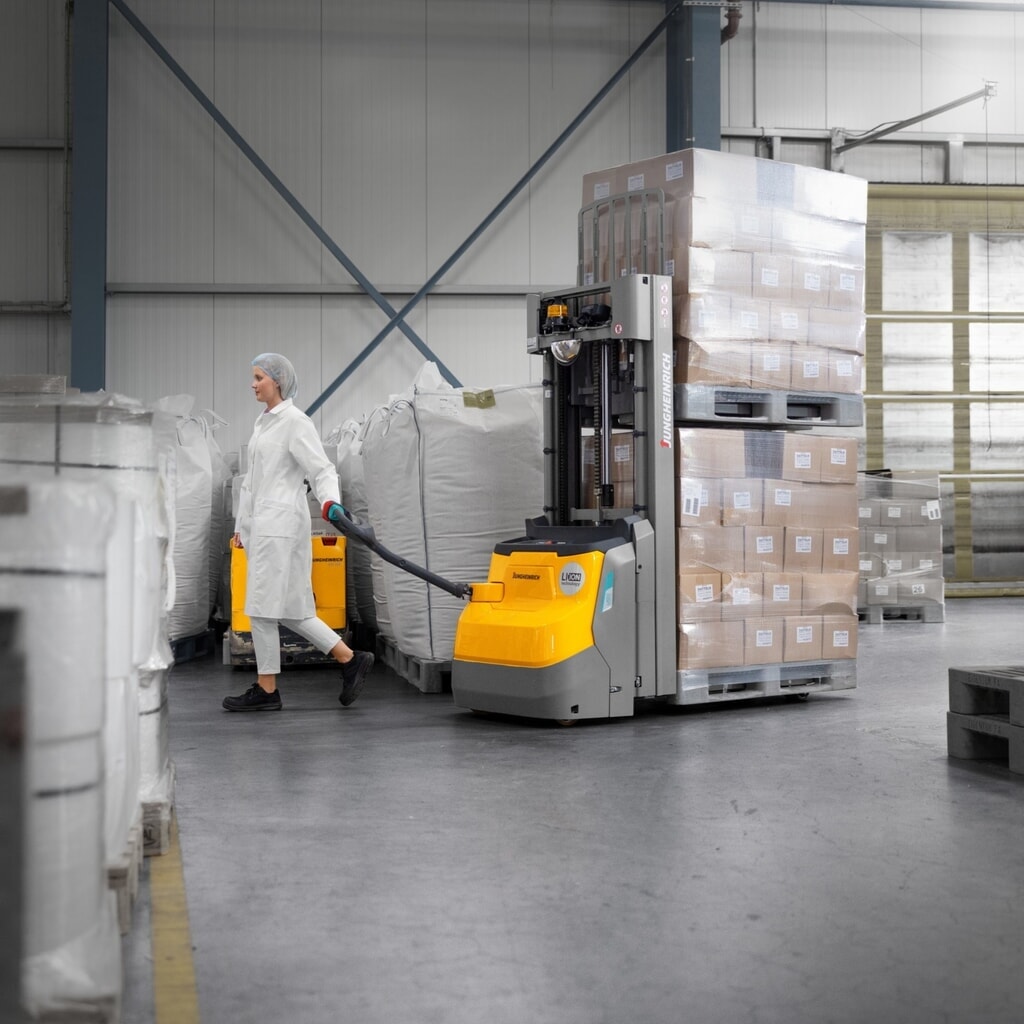 Jungheinrich stoccatore elettrico EJC 110zi ZZ, doppio montante telescopico, altezza di sollevamento 2.590 mm, portata 1.000 kg, impianto idraulico proporzionale, doppia funzione di stoccaggio Immagine del prodotto n. 5: Jungheinrich stoccatore elettrico EJC 110zi ZZ, doppio montante telescopico, altezza di sollevamento 2.590 mm, portata 1.000 kg, impianto idraulico proporzionale, doppia funzione di stoccaggio