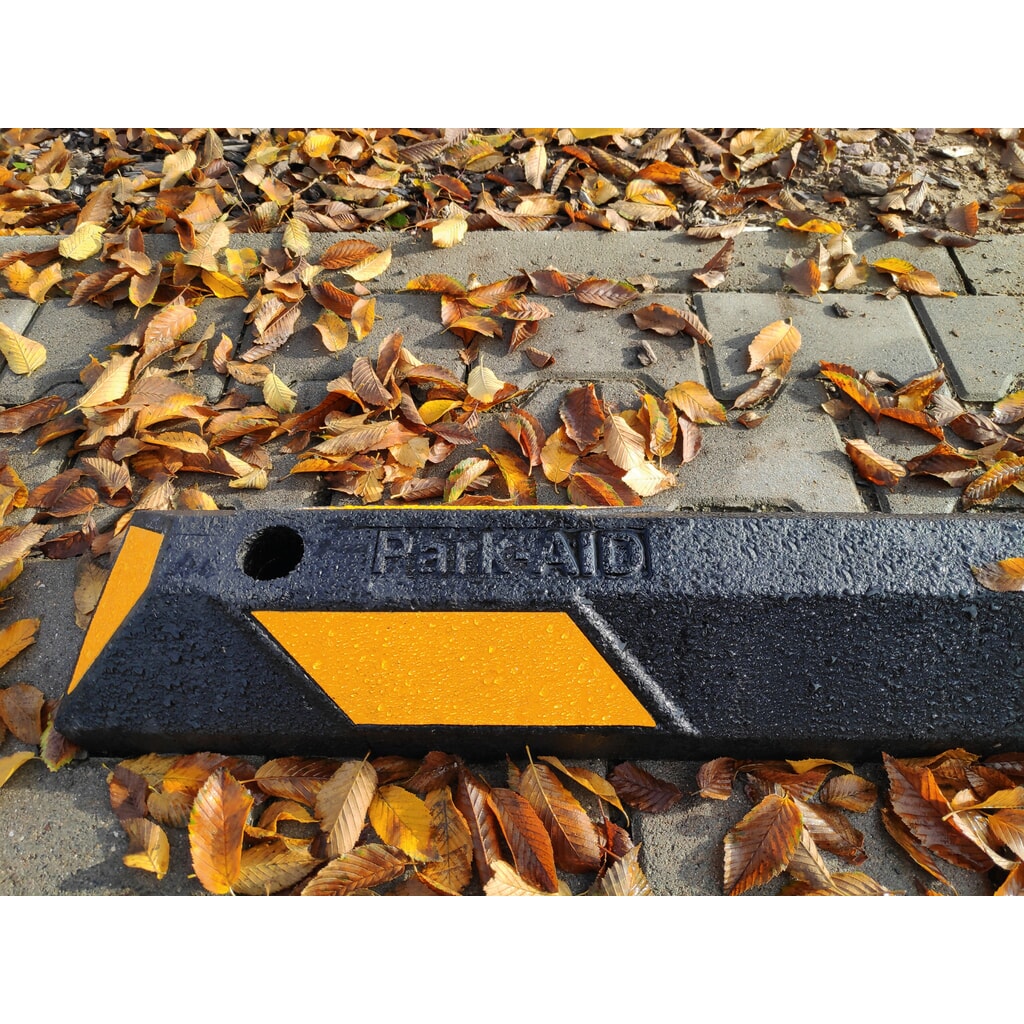 Fermaruote MORAVIA Park-AID®, nero con strisce riflettenti gialle, larghezza 900 mm Immagine del prodotto n. 4: Fermaruote MORAVIA Park-AID®, nero con strisce riflettenti gialle, larghezza 900 mm
