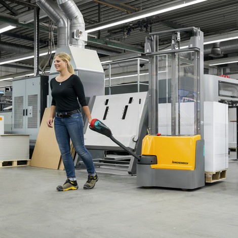 Carrello elettrico Jungheinrich EJC M10 ZT- montante telescopico doppio