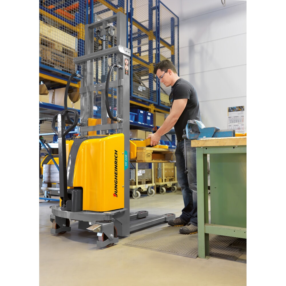 Immagine del prodotto n. 2: Carrello elevatore elettrico Jungheinrich HC 110, semielettrico, montante doppio telescopico, altezza di sollevamento 2.500 mm, portata 1.000 kg
