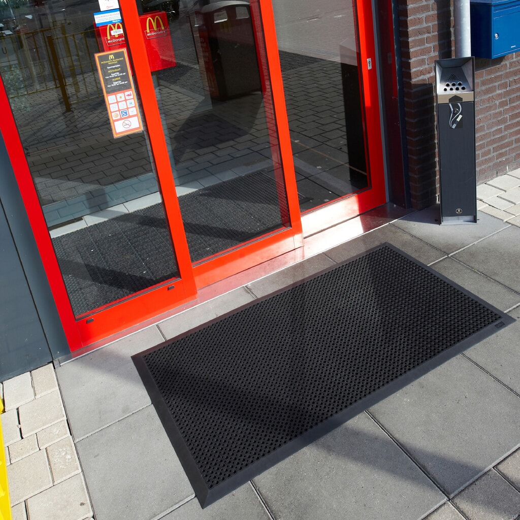 Tappeto cattura-sporco NoTrax Oct-O-Flex Bevelled™, LxL 700 x 900 mm, nero Immagine del prodotto n. 3: Tappeto cattura-sporco NoTrax Oct-O-Flex Bevelled™, LxL 700 x 900 mm, nero