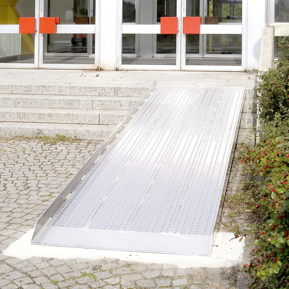 Immagine del prodotto n. 4: Rampa con striscia di appoggio, portata 400 kg, LxL 800 x 1.500 mm