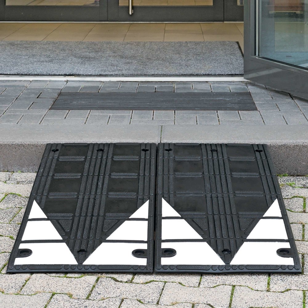 Immagine del prodotto n. 2: Rampa per cordolo MORAVIA in caucciù vulcanizzato, LxAxP 450 x 75 x 1.000 mm, nero-bianco, incl. materiale di fissaggio
