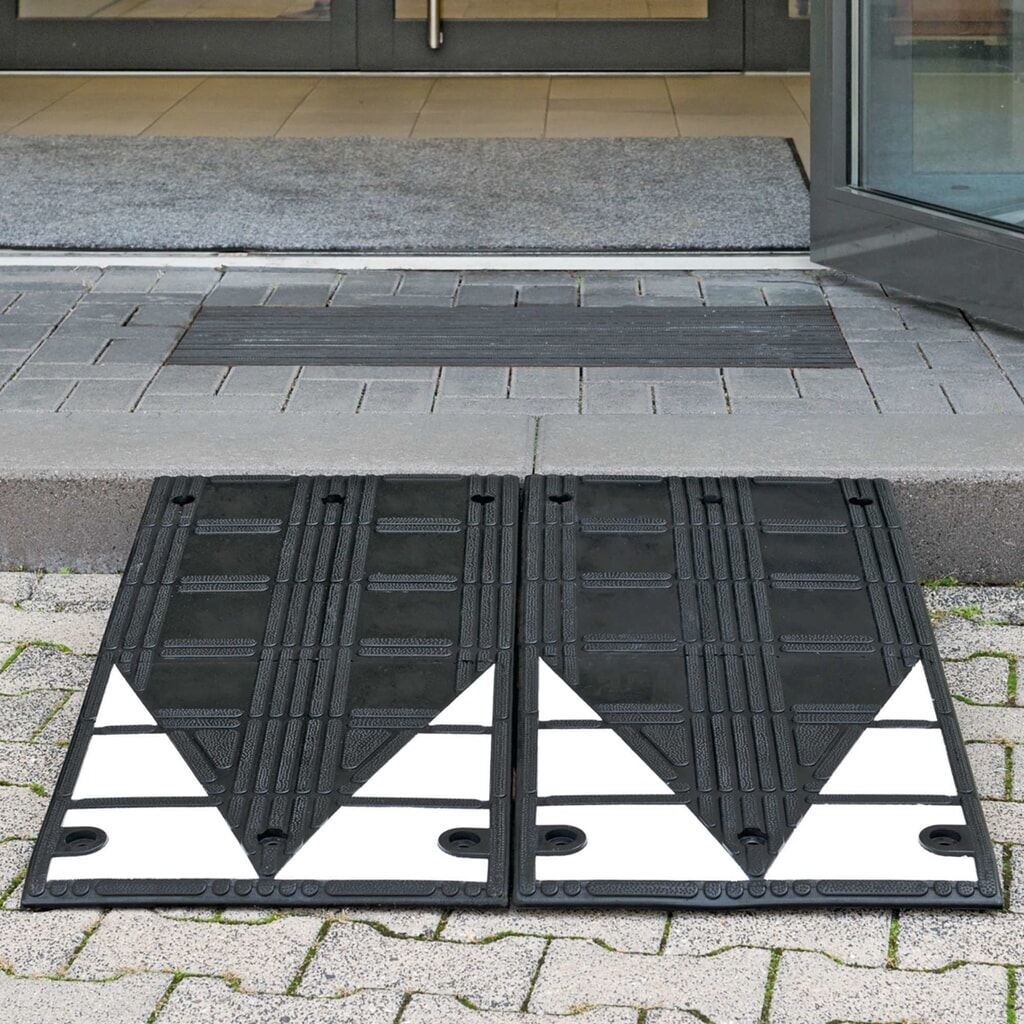Immagine del prodotto n. 2: Rampa per cordolo MORAVIA in caucciù vulcanizzato, LxAxP 450 x 75 x 1.000 mm, nero-bianco, incl. materiale di fissaggio