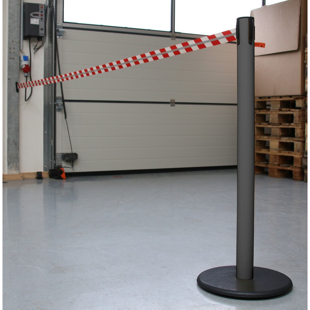 Immagine del prodotto n. 3: RS-GUIDESYSTEMS® Paletto di sbarramento con cinghia GLA 28-A REFLECTO, lunghezza 2,3 m, larghezza 50 mm, paletto antracite, cinghia rossa/bianca