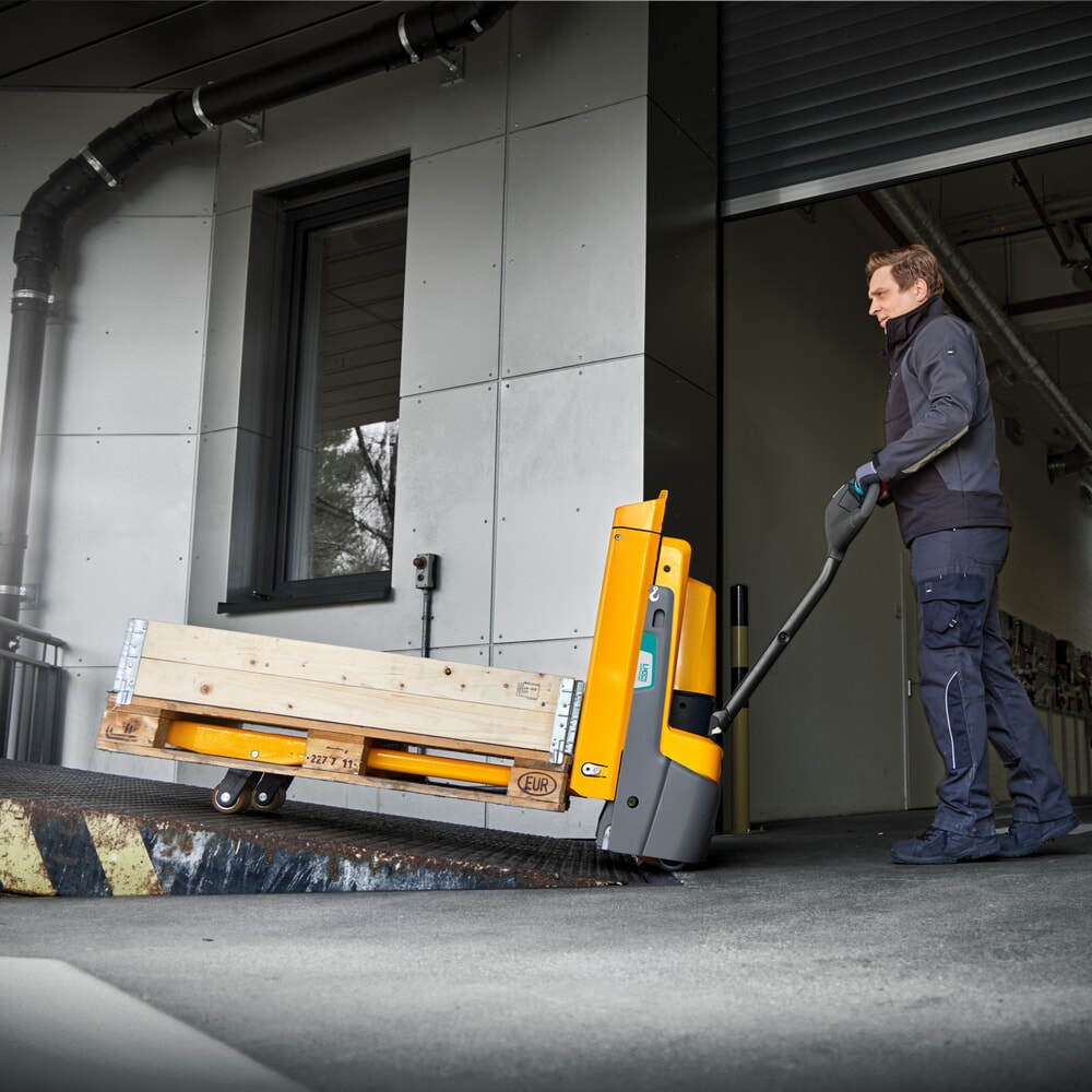 Immagine del prodotto n. 2: Transpallet elettrico Jungheinrich EJE 116i, portata 1.600 kg, lunghezza forche 1.150 mm