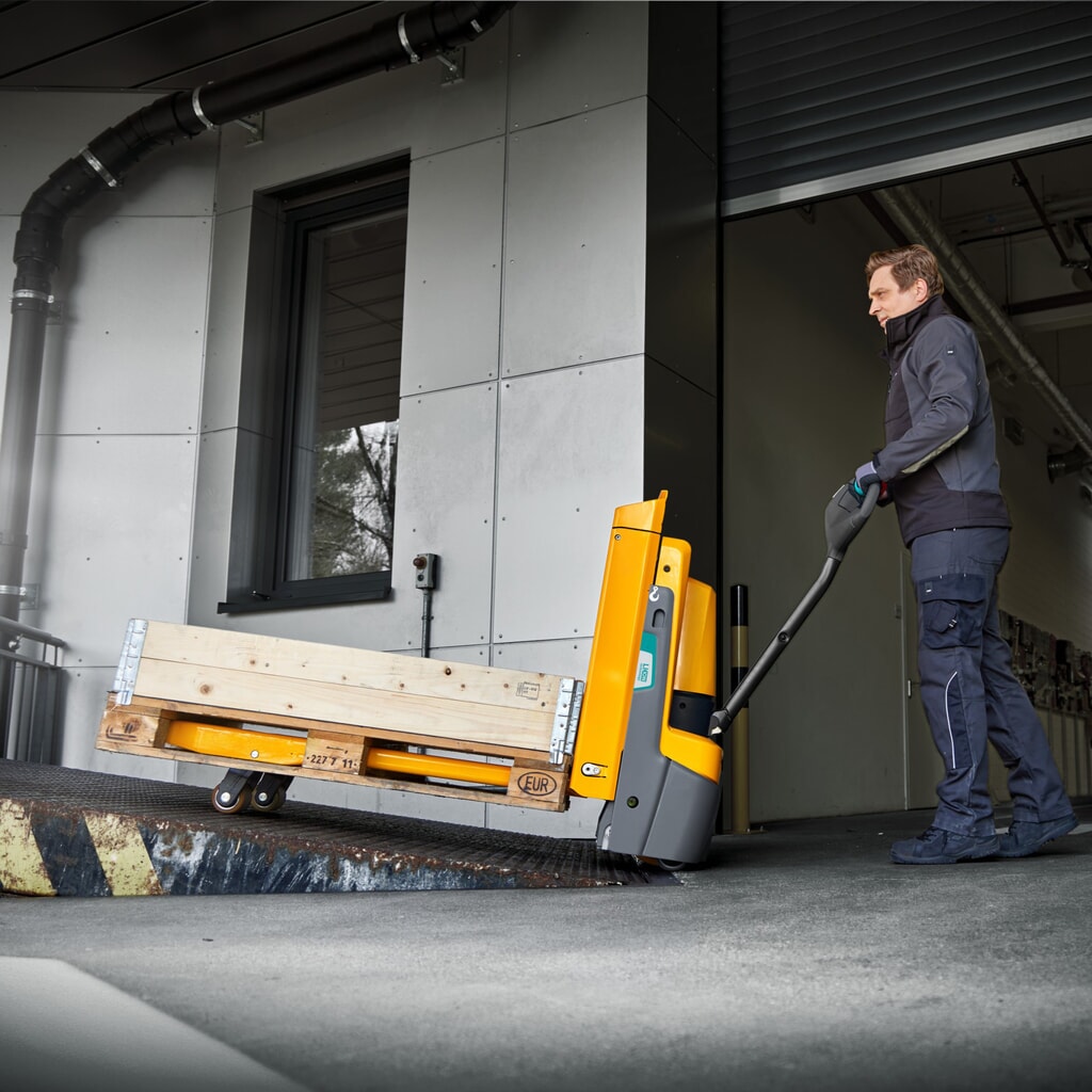 Immagine del prodotto n. 2: Transpallet elettrico Jungheinrich EJE 116i, portata 1.600 kg, lunghezza forche 1.150 mm