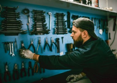 Come organizzare gli attrezzi da lavoro: fare ordine in officina