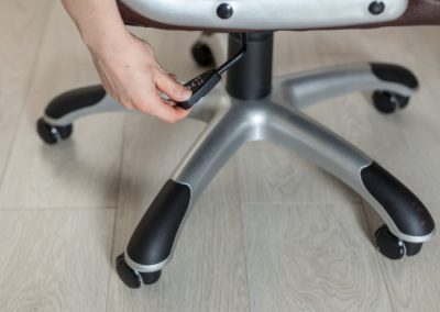 Come regolare la sedia da ufficio: guida e consigli per una postura sana