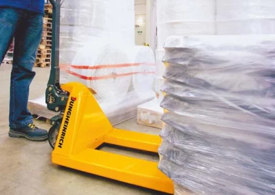 Rabbocco dell’olio del transpallet manuale: la procedura corretta