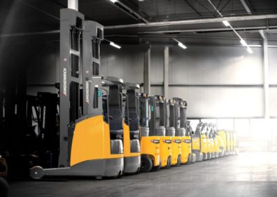 Tipi di carrelli elevatori industriali: caratteristiche e requisiti normativi