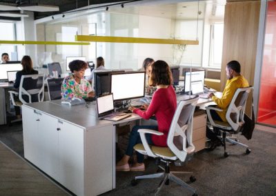 Desk sharing: requisiti, vantaggi e svantaggi