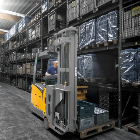Carrello elevatore elettrico frontale a tre lati Jungheinrich EFX