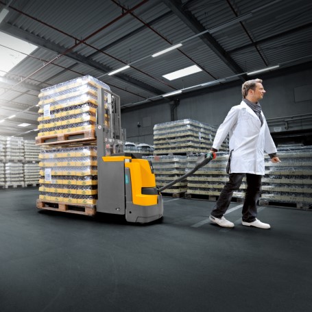 Carrello elevatore elettrico a doppio piano con timone Jungheinrich EJD