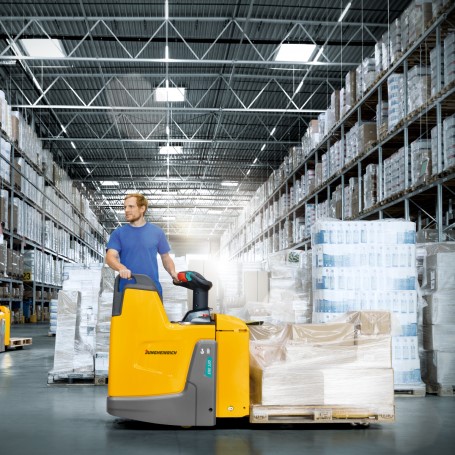 Transpallet elettrico Jungheinrich ERE con timone e piattaforma