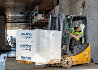 Sicurezza dei carrelli elevatori: normative e strategie per prevenire incidenti